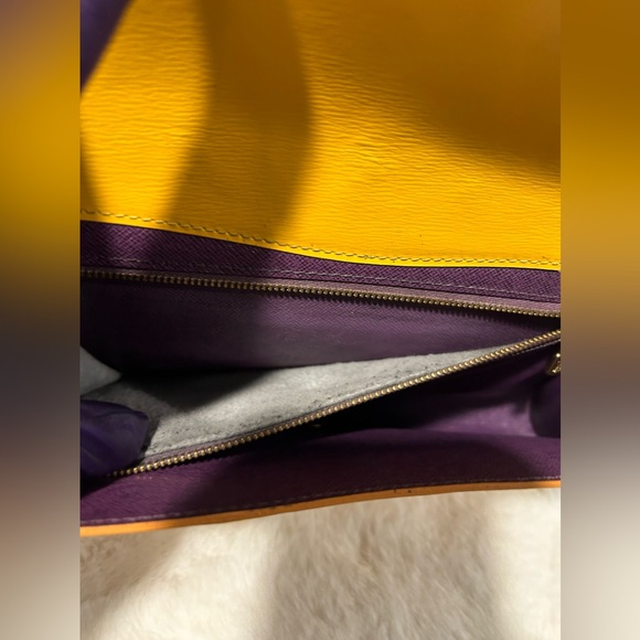 Louis Vuitton Clutch Epi Yellow. Authentic and pre-owned. - Picture 10 of 10